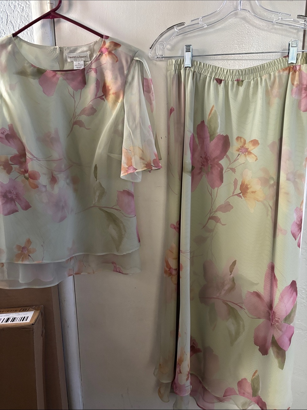 Draper’s & Damon’s Two-Piece Blouse & Skirt Set - Pale Green with Pink Flowers